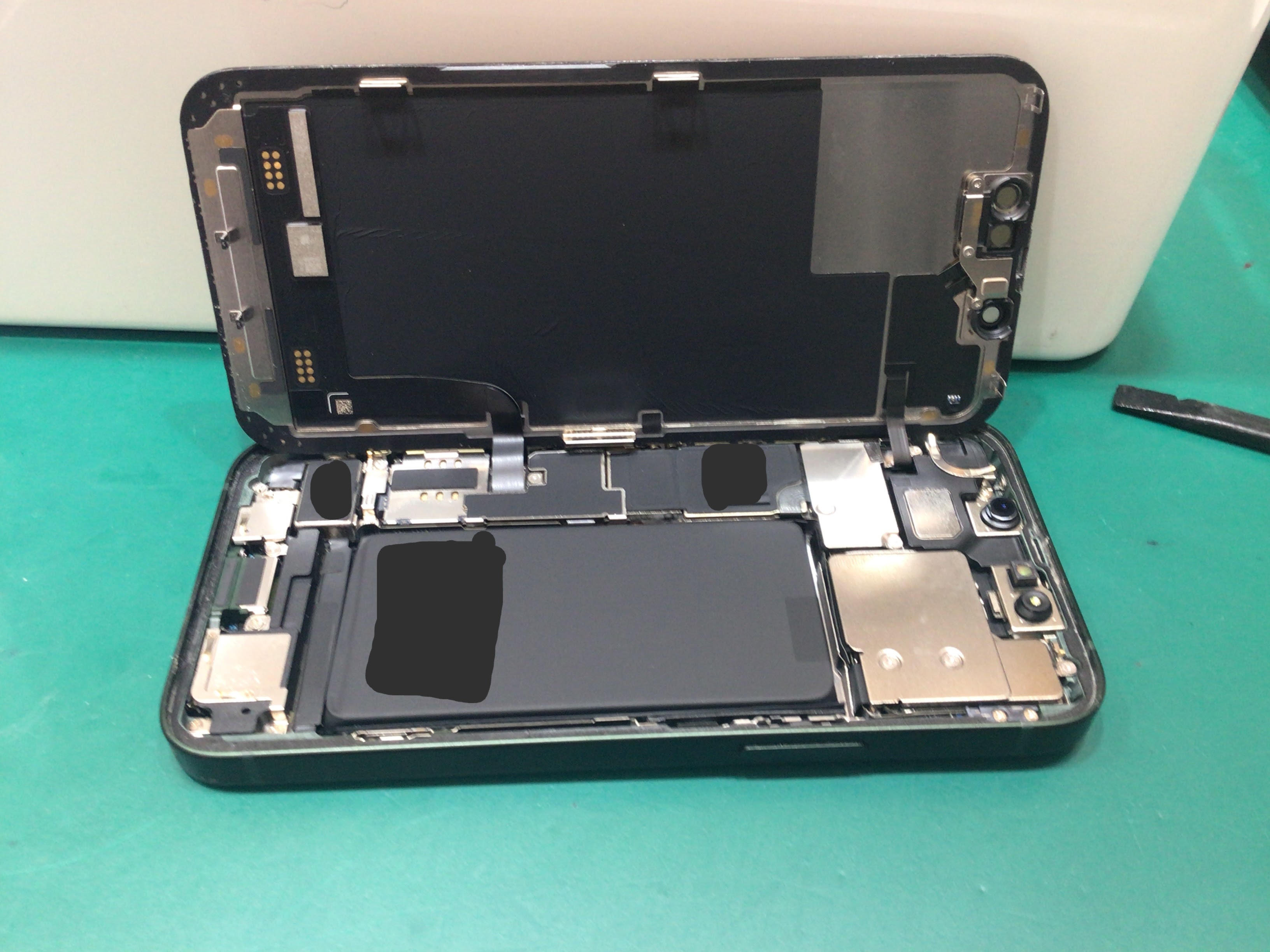 【イーアス高尾】iPhone12promaxのバッテリー交換（データそのまま！）｜電池がすぐ減る症状を最短60分で改善